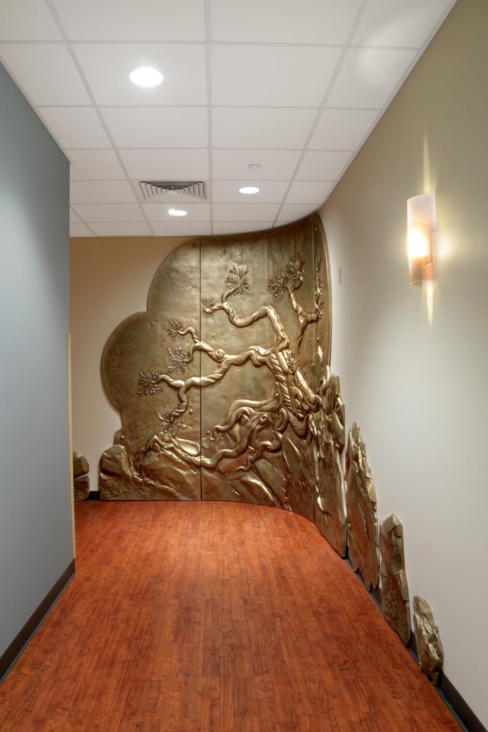 Parker Cancer Center Interior Photo Gold Tree 01 1000x1500
