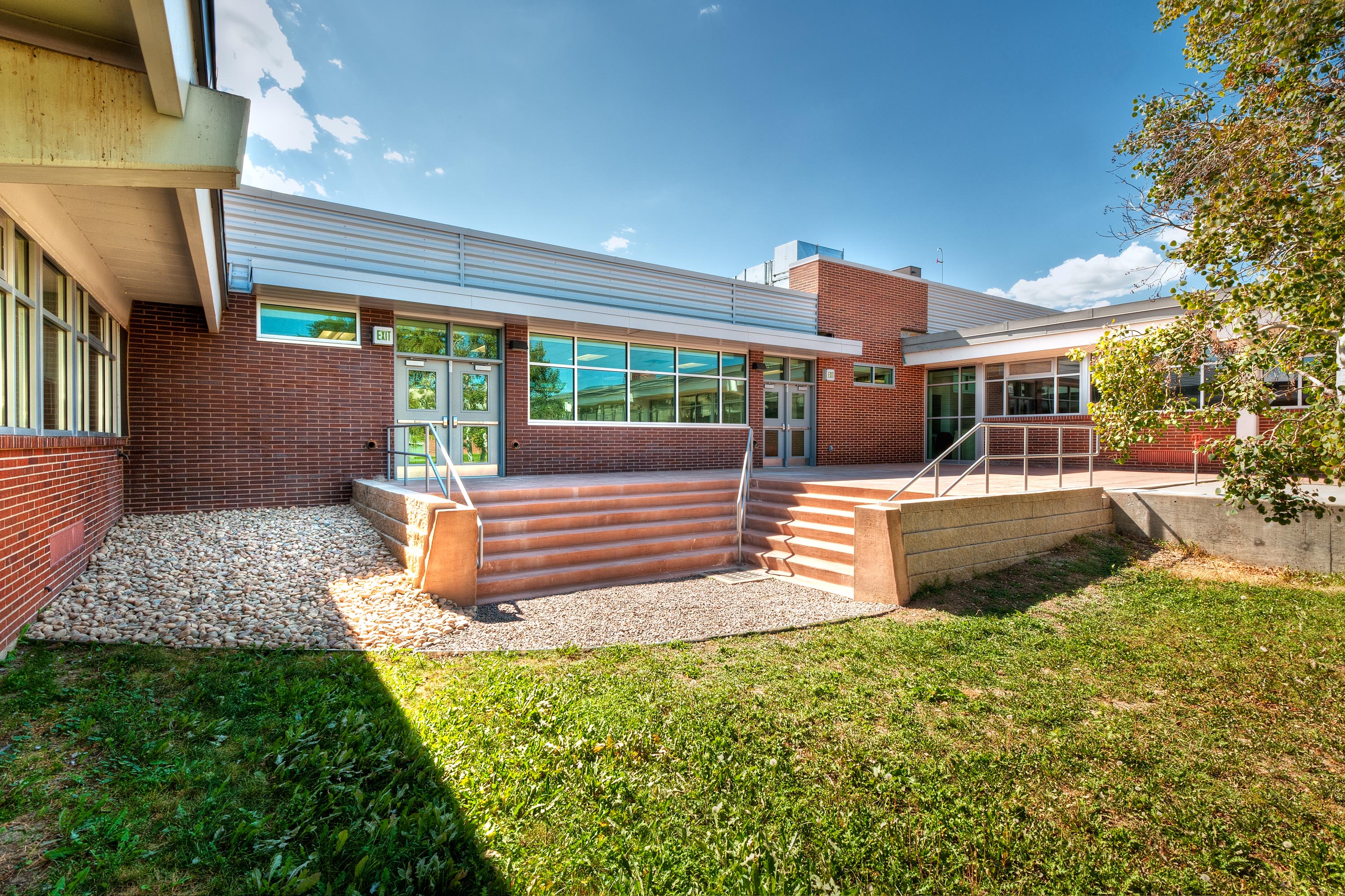 JeffersonHS Exterior Photo Courtyard 02