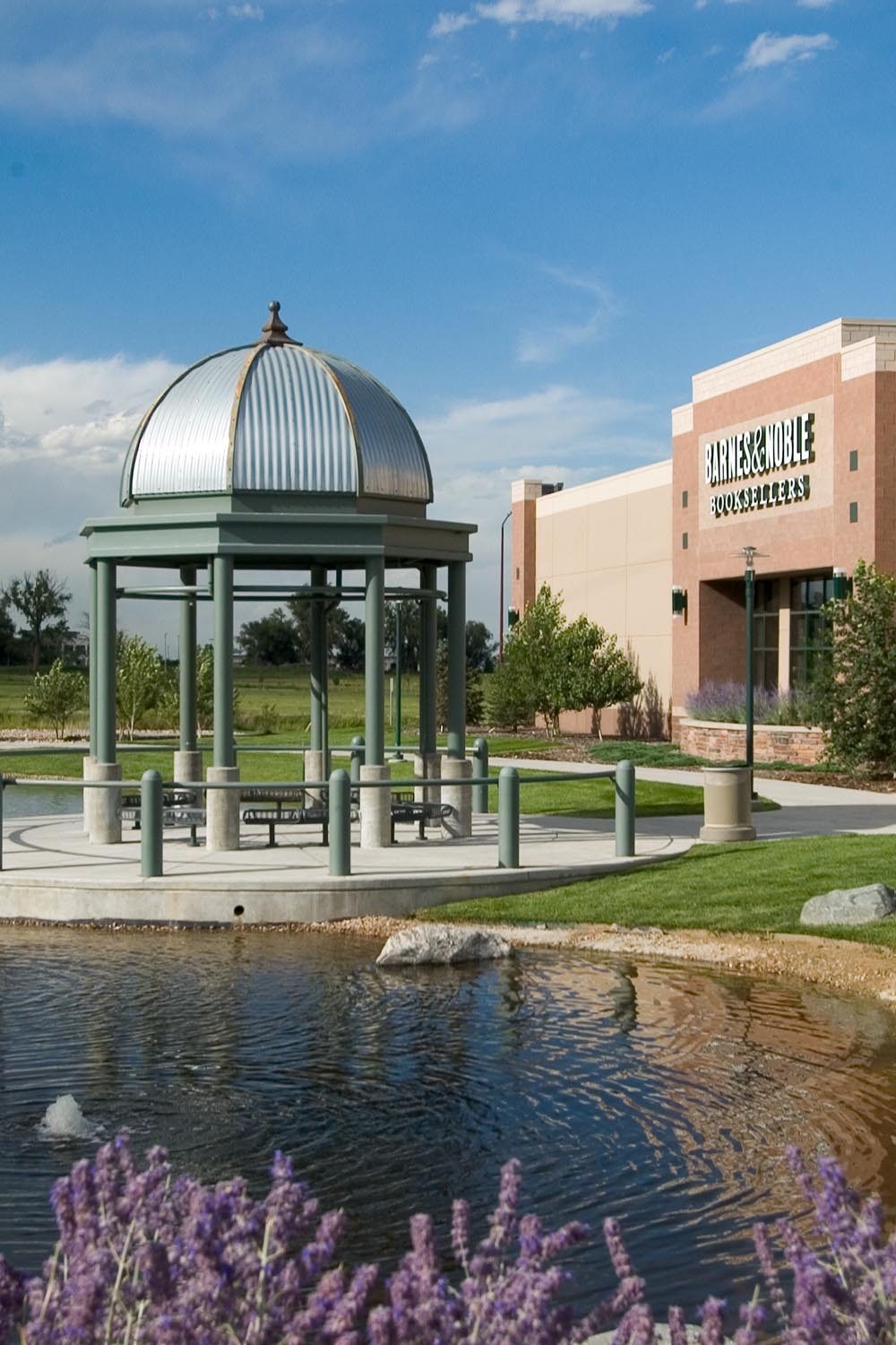 Thorncreek Photo Exterior Barnes pond 03
