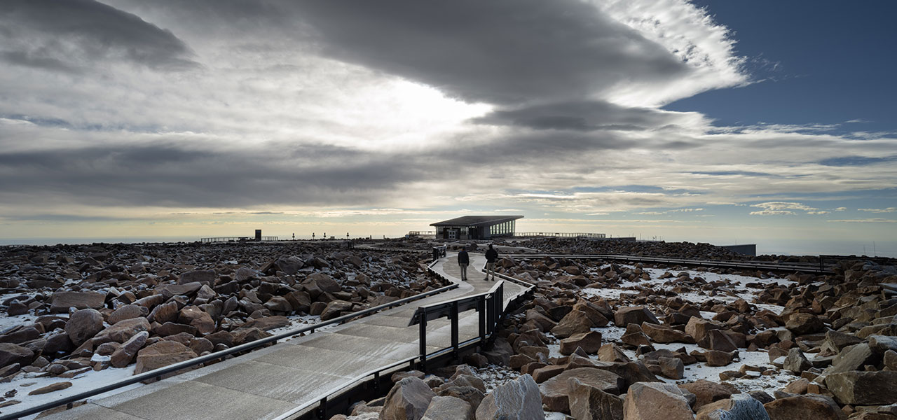 path leading to pikes peak summit visitor center